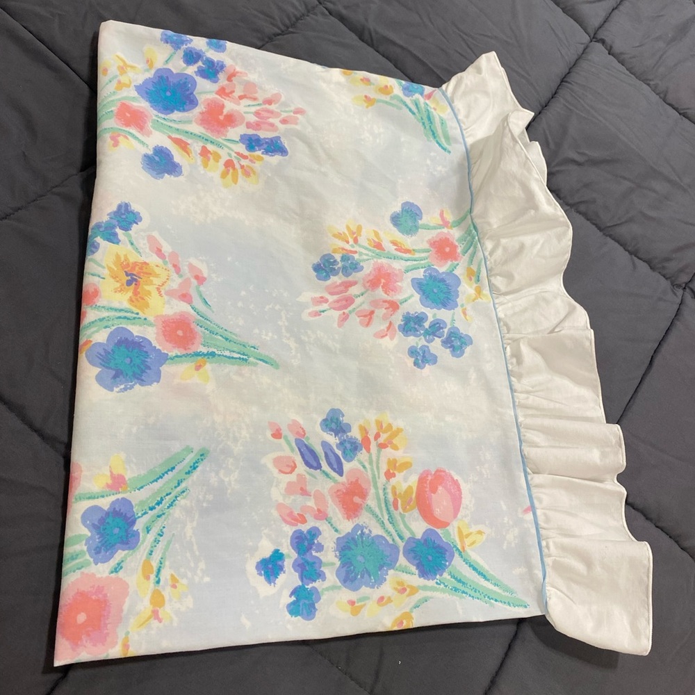 Cottage-Core ruffle pillow sham floral print *standard size - Picture 2 of 9